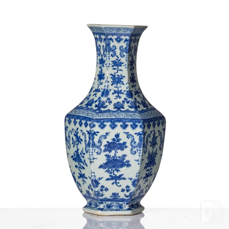 A blue and white hexagonal ‘Sanduo’ vase, - 图4